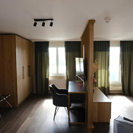 فندق Parkhotel - Rosarium 4*