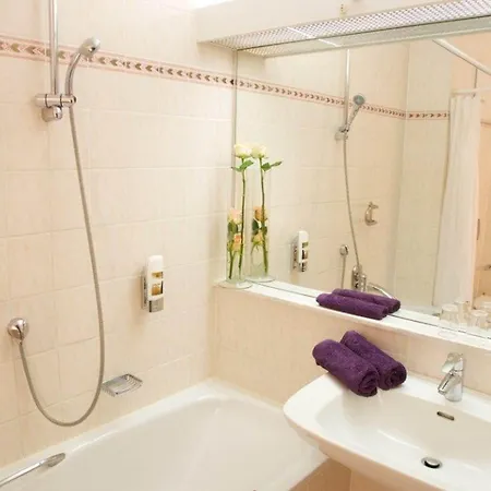 Hotel Parkhotel - Rosarium Uetersen